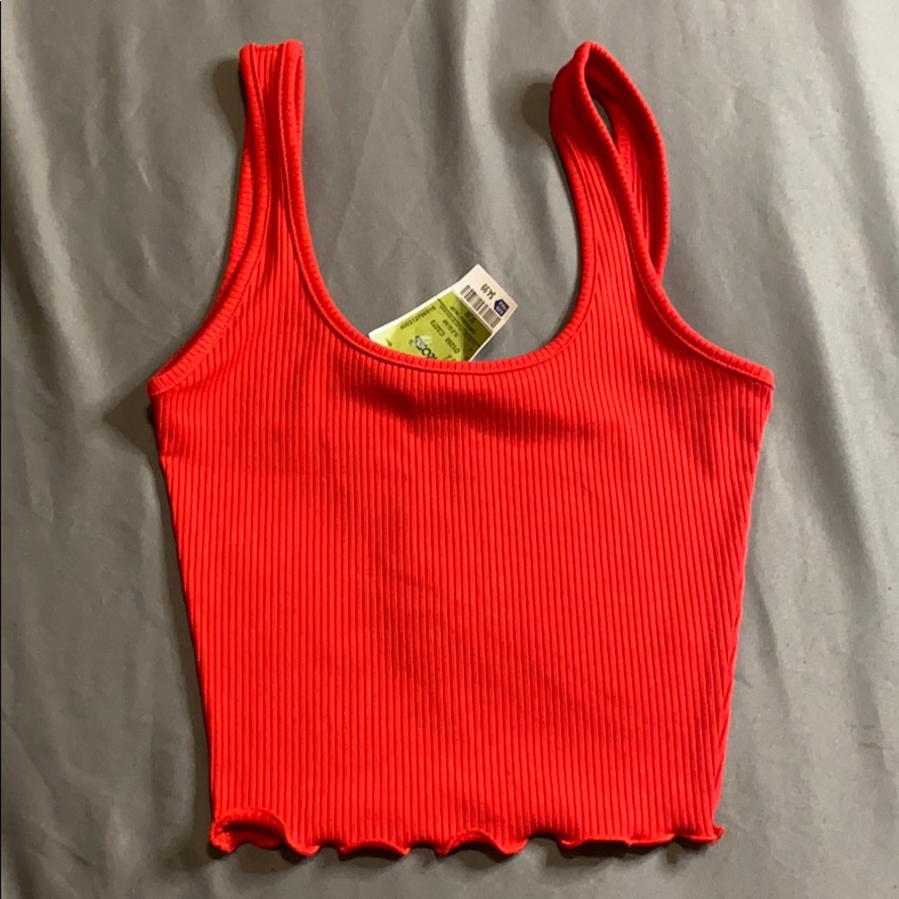 RED CROP TOP